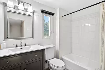 60 Mill Spring Road, Manhasset, NY 11030 - Photo 15