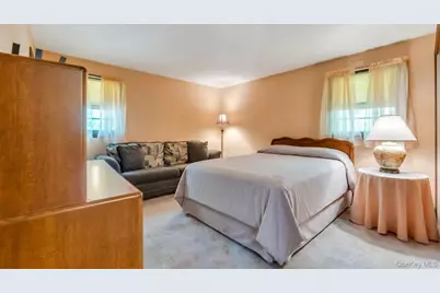 5 Peekskill Avenue, Patchogue, NY 11772 - Photo 27