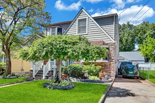 545 N 2nd St, New Hyde Park, NY 11040 - Photo 3