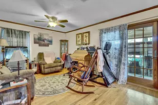 545 N 2nd St, New Hyde Park, NY 11040 - Photo 11