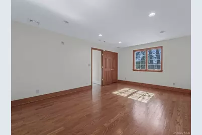 2 Amherst Road E, Great Neck, NY 11021 - Photo 31