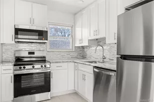 345 41 St St, Copiague, NY 11726 - Photo 3