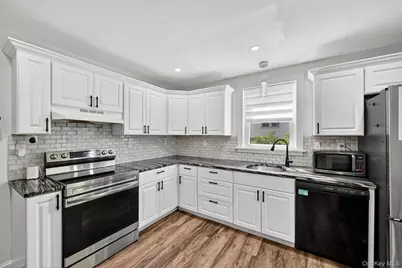 239 Leslie Avenue, New Windsor, NY 12553 - Photo 7