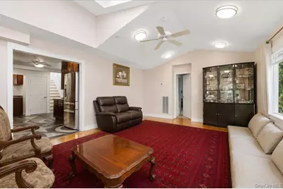 15 Oakhurst Street, South Huntington, NY 11746 - Photo 9