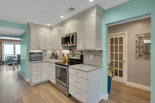 188 Pond View Ln, Smithtown, NY 11787 - Photo 23