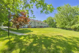 25 Creekside Cir, Spring Valley, NY 10977 - Photo 9