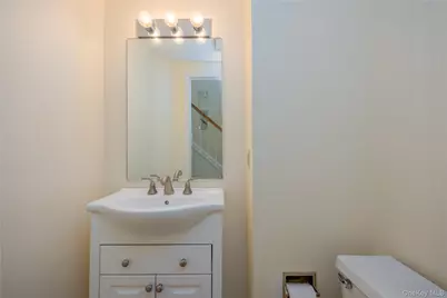 25 Creekside Circle, Spring Valley, NY 10977 - Photo 23