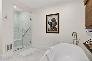 3 Peacock Pond Rd, Glen Cove, NY 11542 - Photo 19