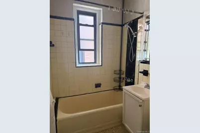 167-10 Crocheron Avenue #4D, Flushing, NY 11358 - Photo 9
