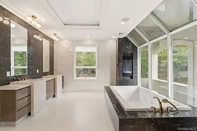 55 Coves Run, Oyster Bay, NY 11791 - Photo 27