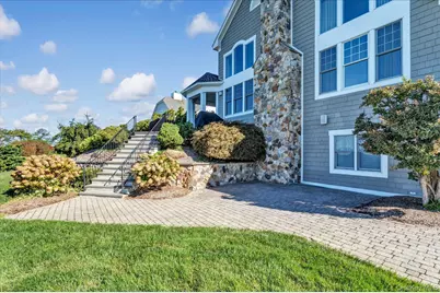 40 Pembroke Drive, Glen Cove, NY 11542 - Photo 33