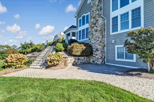 40 Pembroke Dr, Glen Cove, NY 11542 - Photo 33