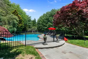 34 Ketchum Ct, East Northport, NY 11731 - Photo 9