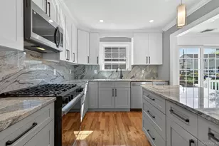 250 Bennett Ave, Hempstead, NY 11550 - Photo 21
