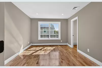 250 Bennett Avenue, Hempstead, NY 11550 - Photo 27