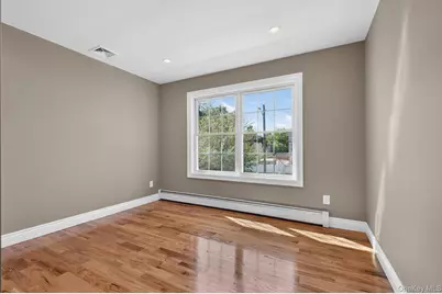 250 Bennett Avenue, Hempstead, NY 11550 - Photo 31