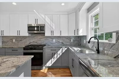 250 Bennett Avenue, Hempstead, NY 11550 - Photo 17