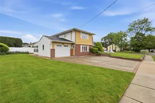 70 Polo Rd, Massapequa, NY 11758 - Photo 31