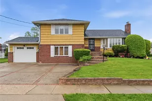 70 Polo Rd, Massapequa, NY 11758 - Photo 3