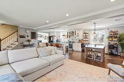 15 Lawrence Court, Syosset, NY 11791 - Photo 5