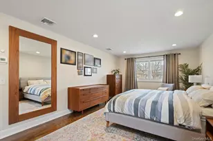 15 Lawrence Ct, Syosset, NY 11791 - Photo 19