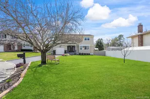 15 Lawrence Ct, Syosset, NY 11791 - Photo 3
