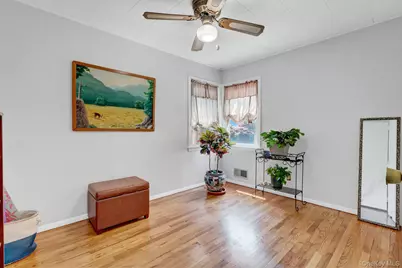 202 N Kings Avenue, Massapequa, NY 11758 - Photo 15