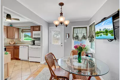 202 N Kings Avenue, Massapequa, NY 11758 - Photo 11