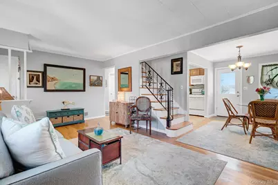 202 N Kings Avenue, Massapequa, NY 11758 - Photo 9