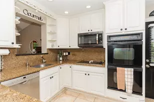 163 Tullamore Rd, Garden City, NY 11530 - Photo 7