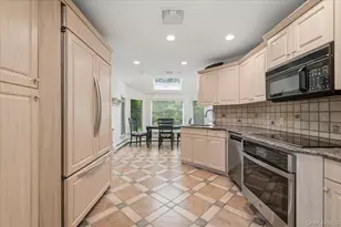 23 Maytime Ct, Jericho, NY 11753 - Photo 11