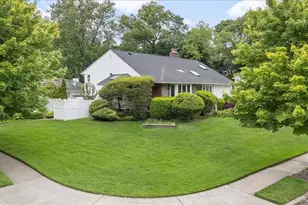 23 Maytime Ct, Jericho, NY 11753 - Photo 37