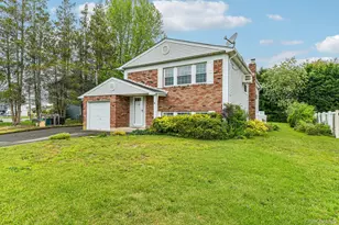 319 Rockaway St, Islip Terrace, NY 11752 - Photo 3