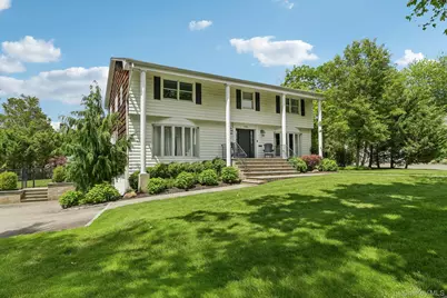1 Lakeville Court, East Hills, NY 11576 - Photo 3
