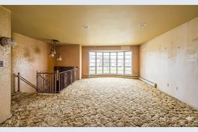 27 Clinton Lane, Hicksville, NY 11801 - Photo 5