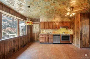 27 Clinton Ln, Hicksville, NY 11801 - Photo 11