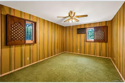 27 Clinton Lane, Hicksville, NY 11801 - Photo 9