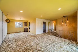 27 Clinton Ln, Hicksville, NY 11801 - Photo 7