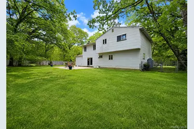 2 Shenandoah Boulevard, Coram, NY 11727 - Photo 17