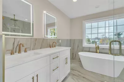 76 Wyoming Court, Syosset, NY 11791 - Photo 13