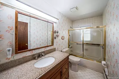 66 Henry Avenue, Babylon, NY 11702 - Photo 21