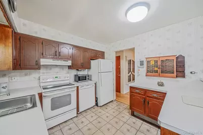 66 Henry Avenue, Babylon, NY 11702 - Photo 17