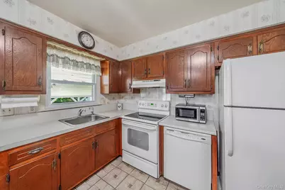 66 Henry Avenue, Babylon, NY 11702 - Photo 19