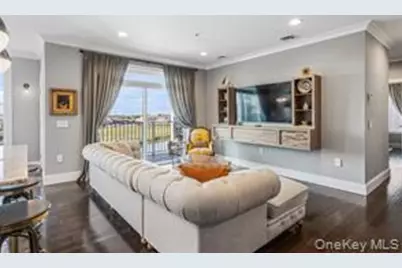 225 Marina Pointe Drive #225, East Rockaway, NY 11518 - Photo 7