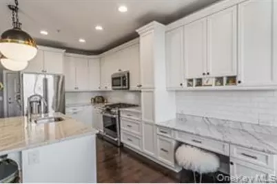 225 Marina Pointe Drive #225, East Rockaway, NY 11518 - Photo 11