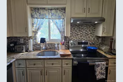 2127 Leighton Road, Elmont, NY 11003 - Photo 9