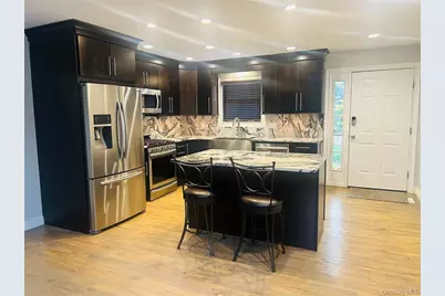 113 Alicia Drive, North Babylon, NY 11703 - Photo 3
