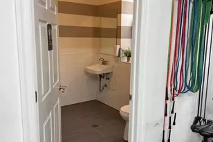 24-65 38th St, Astoria, NY 11103 - Photo 15