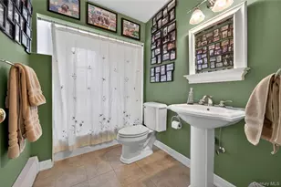 14 Mayfair Dr, Huntington, NY 11743 - Photo 15