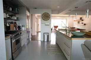 105 Lincoln Rd S, Plainview, NY 11803 - Photo 5